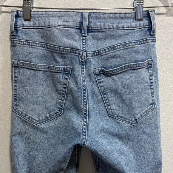 H&M Curvy Ultra High Waist Jeggings Acid Wash Distressed Ankle Jeans 2 - Picture 8 of 13